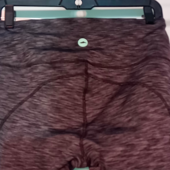 Women's activewear bottoms size small - Picture 3 of 4
